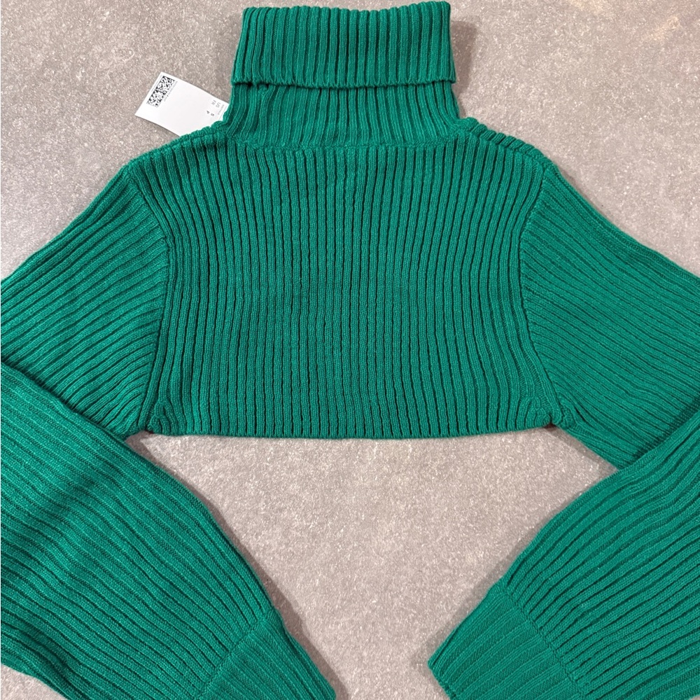 H&M cropped Green Ribbed Turtleneck Sweater